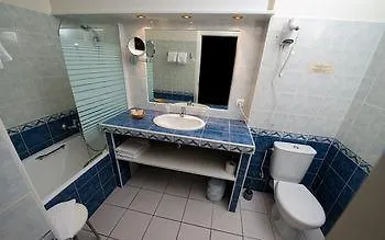 Nouvel Du Commerce Hotell 3*
