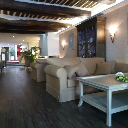 Nouvel Du Commerce Hotel