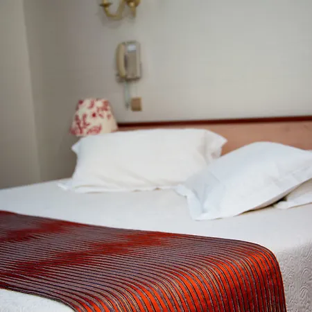 Nouvel Du Commerce Hotel 3*